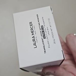 Laura Mercier, loose powder shade, honey.